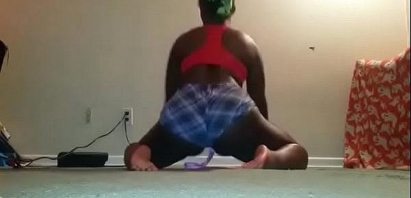  Fit Big Booty Barefoot Twerk